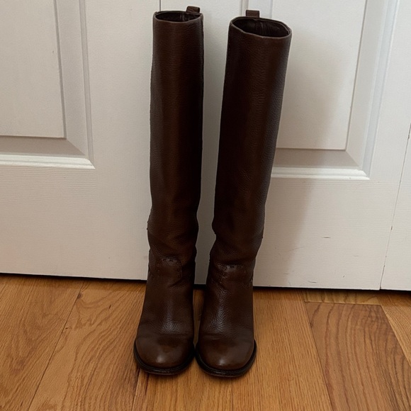 Tory Burch Brown Wyatt Stovepipe Pebbled Leather Gold Logo Tall boots Sz 6 - Picture 4 of 16